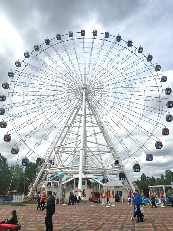 Buy big Ferris Wheel for your amusement parks